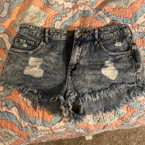 Woman’s high rise denim shorts